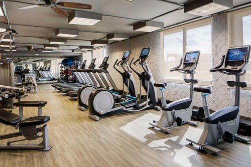 King Room Near DFW Airport Energy Plaza DAL 13 Luxury Bookings