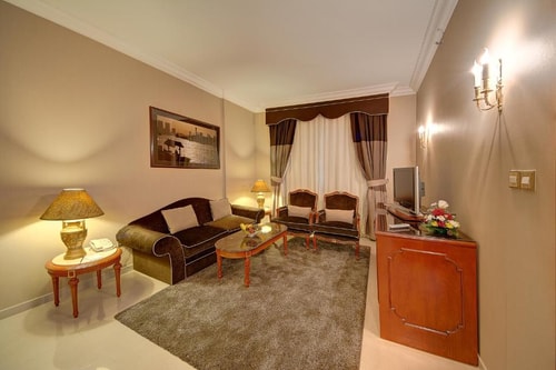 Deluxe Suite Near Baqer Mohebi Supermarket 4 Luxury Bookings