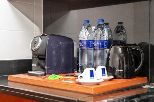 Premier two Bedroom Apartment Near Sahara Center 3 Luxury Bookings