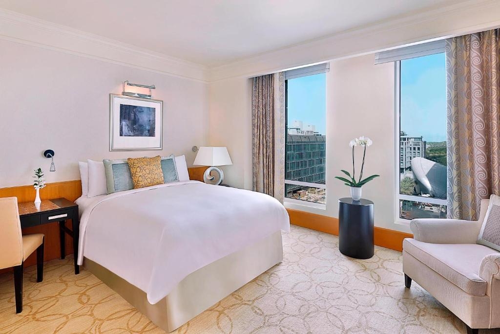 3 Bedroom Apartment Near Financial Centre Metro Luxury Bookings