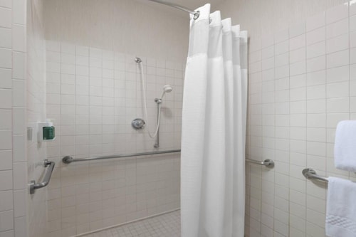 Queen Studio Near Watermark Community Church DAL 3 Luxury Bookings
