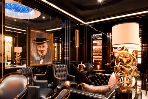Deluxe Queen Room Near The Wellness Lab LON 6 Luxury Bookings