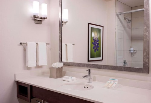 King Room Near Giant Eyeball DAL 5 Luxury Bookings