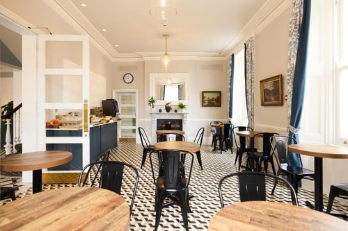 Double or Twin Room Near Dance Art Studios LON 11 Luxury Bookings