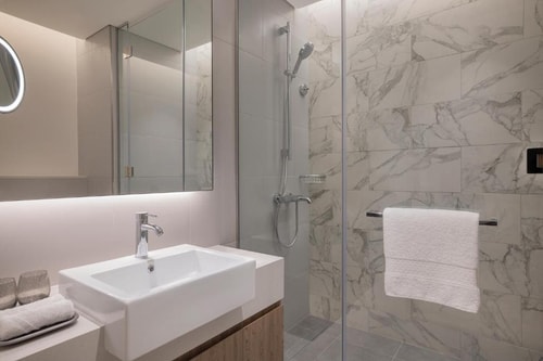 Two Bedroom Apartment Near Yas Waterworld Car Park 7 Luxury Bookings