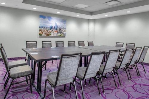 Guest Room Near Priority Emergency Dental Care DAL 10 Luxury Bookings