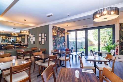 Small Double Room Near Princes Park Oakfields LON 8 Luxury Bookings