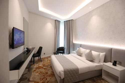 Standard Queen Or Twin Room Near Etisalat Academy Luxury Bookings