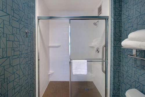 Queen Studio Suite Near Kezar Life Sciences SAN 6 Luxury Bookings