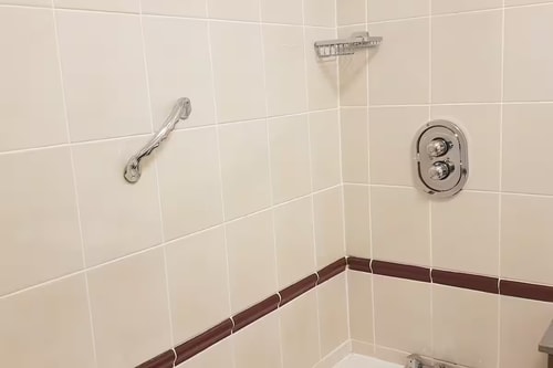 Double Room Near The Siege Museum LON 4 Luxury Bookings