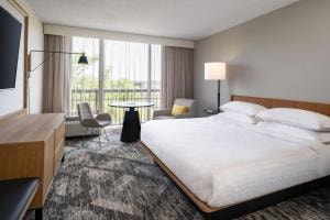 King Guest Room Near Everglades University ORL Luxury Bookings