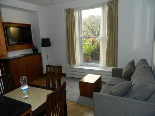 One Bedroom Apartment Near Cosmo Nannies LON 5 Luxury Bookings