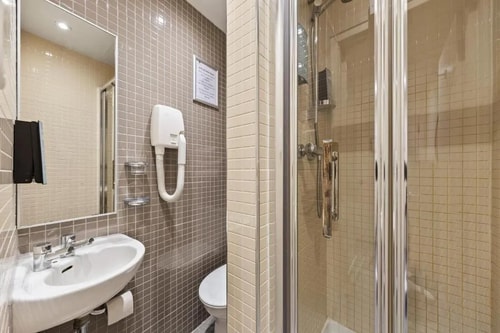 Double Room Near PureGym London Bayswater LON 2 Luxury Bookings