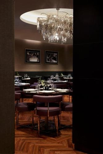 King Room Near Embankment Grocery LON 10 Luxury Bookings