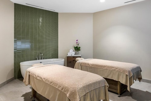 Deluxe Room Near Woodland Field Station HOU 13 Luxury Bookings