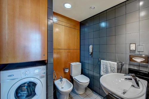 Premium King Room Near Port Saeed Park Dubai 5 Luxury Bookings