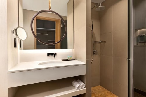 Superior Room Near Gold Souk Metro Exit 1 15 Luxury Bookings