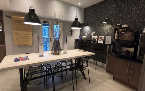 Double Room Near Gloucester Square Gardens LON 12 Luxury Bookings