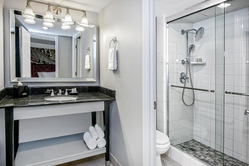 Standard Room Near Main Street Garden Park DAL 2 Luxury Bookings