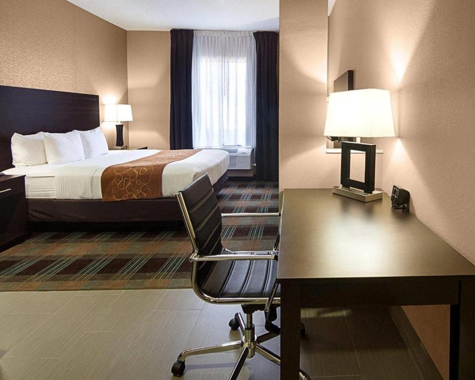 King Suite Near Maddies Baseball Field HOU Luxury Bookings