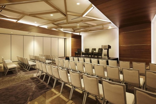 Deluxe King Room Near Main Street Garden Park DAL 17 Luxury Bookings