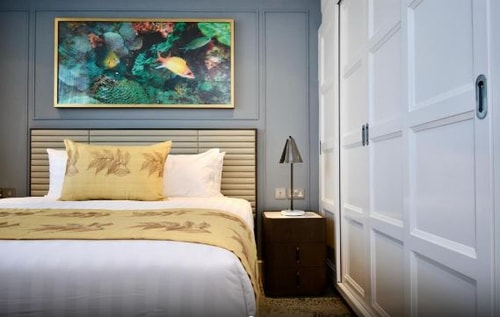 3 Bedroom Deluxe Apartment Near Barclays Bank LON 5 Luxury Bookings