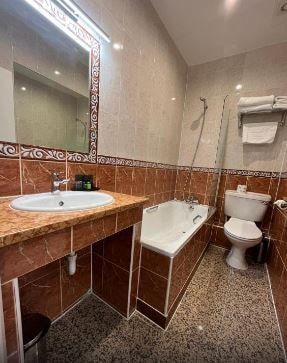 King Size Double Room Near Latitude London LON 9 Luxury Bookings