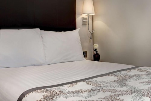 Standard Double Room Near The Chiswick Cinema LON 2 Luxury Bookings