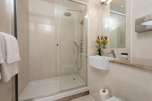 Double Room Near David Lloyd Kensington LON 3 Luxury Bookings