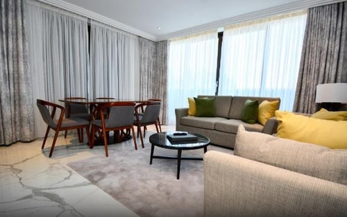 4 Bedroom Deluxe Apartment Near Barclays Bank LON 6 Luxury Bookings