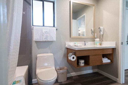 Deluxe Queen Room Near To Liquor World LAS 5 Luxury Bookings