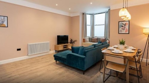 Two Bedroom Apartment Near Tantric Journey LON 5 Luxury Bookings