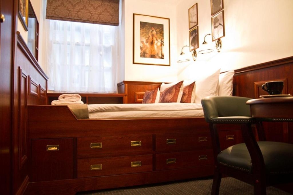 Classic Double Room Near Franks Church LON Luxury Bookings