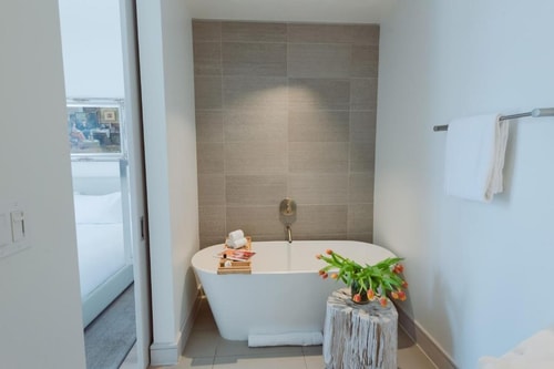 Standard Room Near Memorial Hills HOU 8 Luxury Bookings