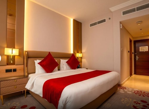 Deluxe King Or Twin Room Near Abu Hail Park Dubai Luxury Bookings