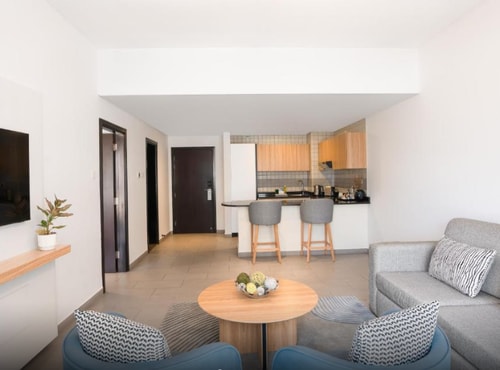 One Bedroom Premier Apartment Near Internet Metro 3 Luxury Bookings