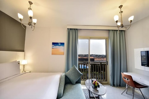 King Studio Near The American Medical Center RAS 1 Luxury Bookings