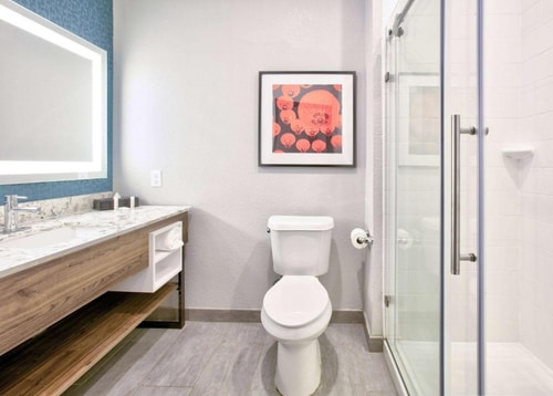 Deluxe King Room Near Walmart Supercenter DAL 4 Luxury Bookings