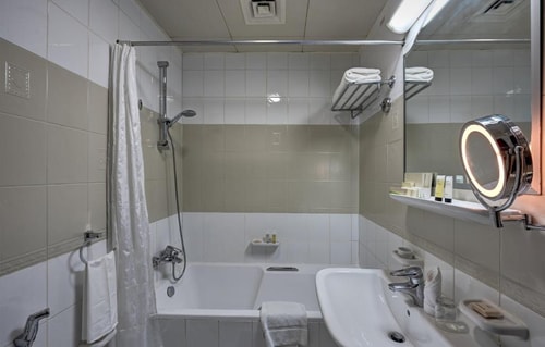 Classic 1 Bedroom Apartment Near Royal Kids Center 6 Luxury Bookings