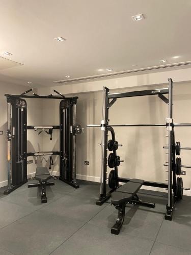 3 Bedroom Deluxe Apartment Near Barclays Bank LON 20 Luxury Bookings