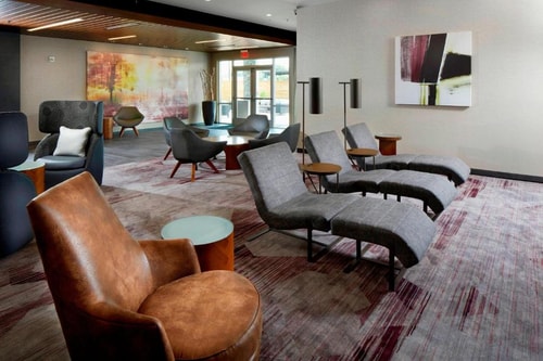 King Room With Sofa Bed Near Federal Aviation HOU 9 Luxury Bookings