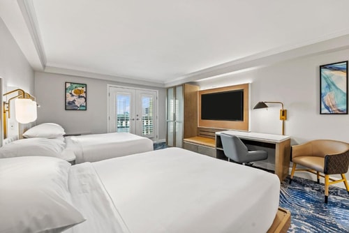 Standard Queen Room Near Bite Bistro Wine Bar ORL 2 Luxury Bookings