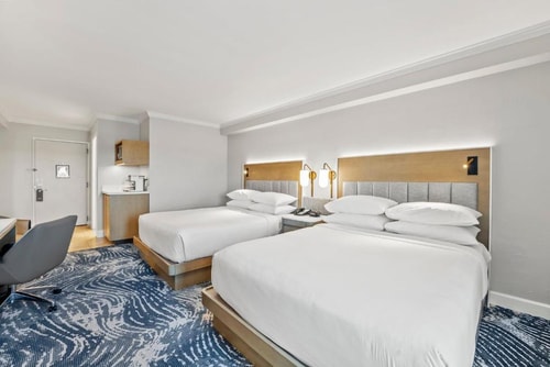 Standard Queen Room Near Bite Bistro Wine Bar ORL 3 Luxury Bookings