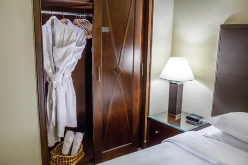 Deluxe King Or Twin Room Near Al Muteena Park 4 Luxury Bookings
