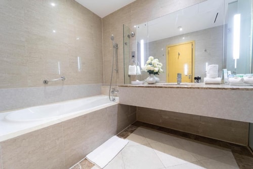 Deluxe King Or Twin Room Near City Centre Deira 5 Luxury Bookings