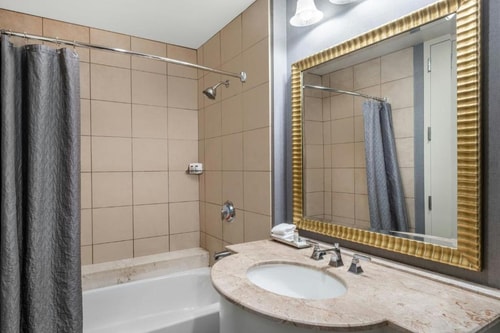 King Room Near Heart of Texas Classic DAL 3 Luxury Bookings