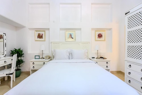 Deluxe Double Room Near Al Shindagha Museum 3 Luxury Bookings