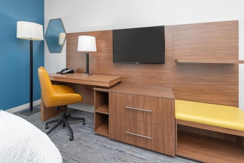 Standard King Or Twin Room Near Planet Fitness HOU 4 Luxury Bookings