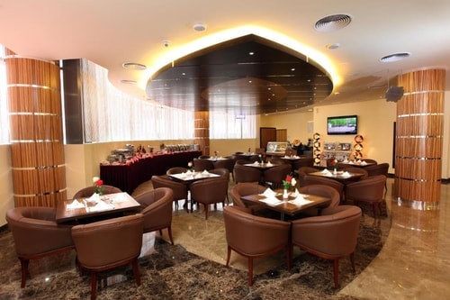 Executive Two Bedroom Apartment Near Al Rais Tower 10 Luxury Bookings