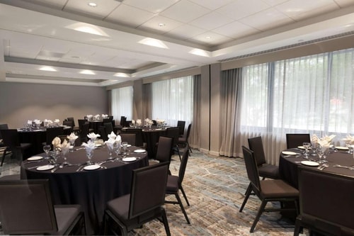 King Room Near To Uptown Collection HOU 8 Luxury Bookings